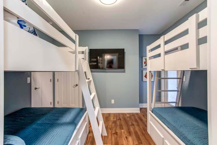 1st Floor Double and Twin Bunk with Private Bath