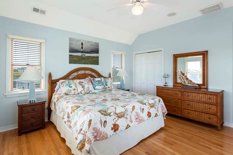 2nd Floor King with Private Bath