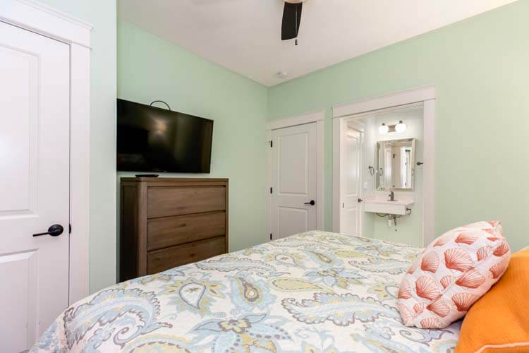 1st Floor King with Shared Bath