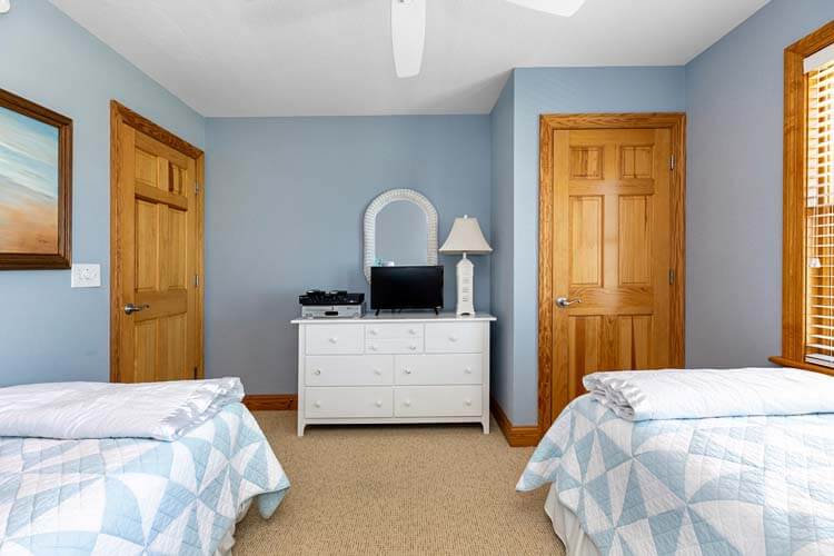 1st Floor Twins Bedroom