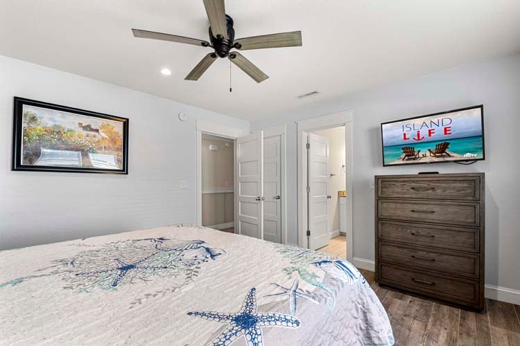 Ground Floor King with Private Bath (12)