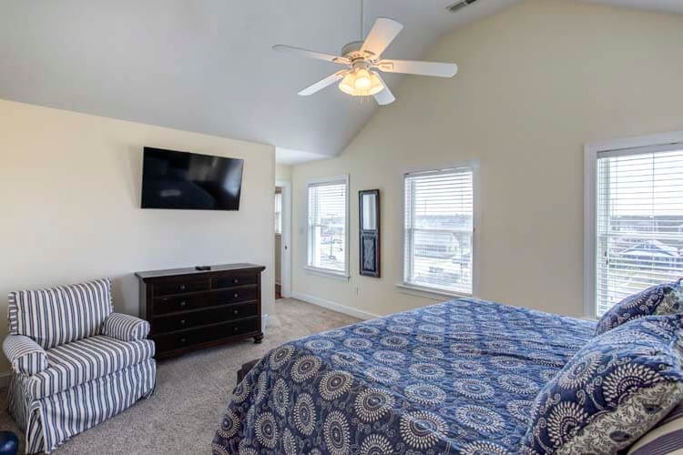 2nd Floor King with Private Bath