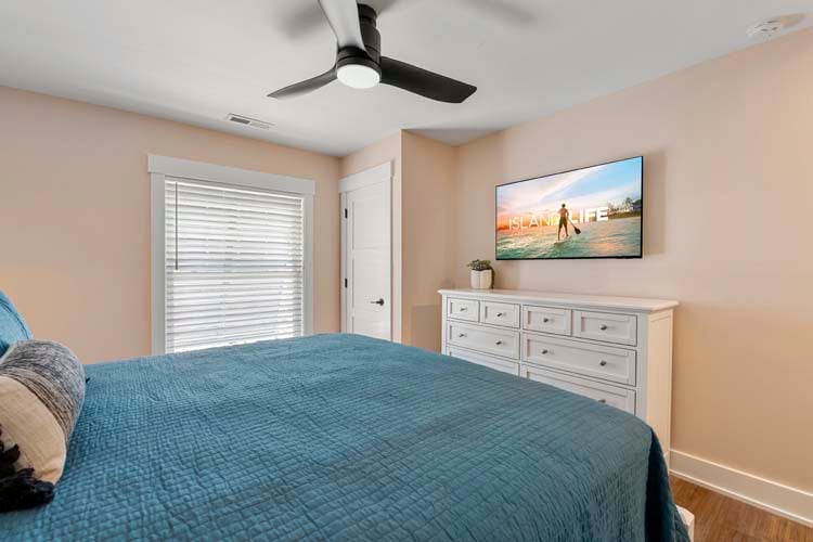 2nd Floor King with Private Bath