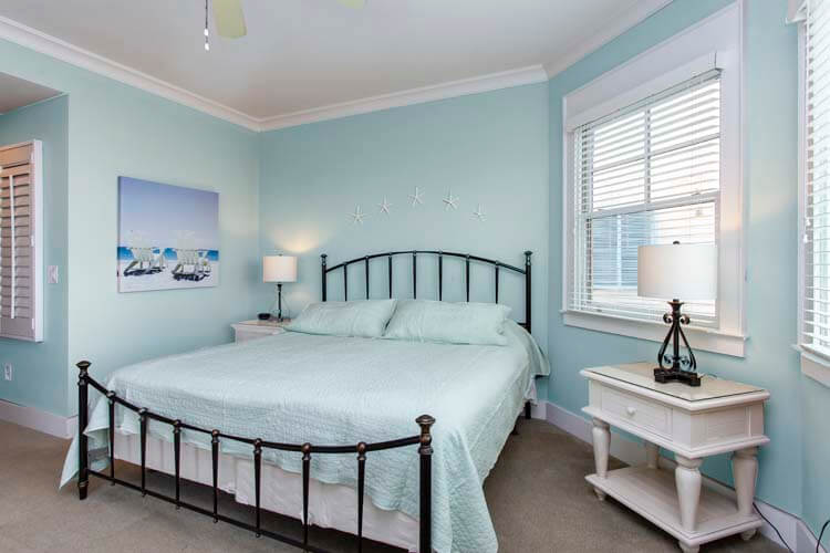 1st Floor King with Private Bath