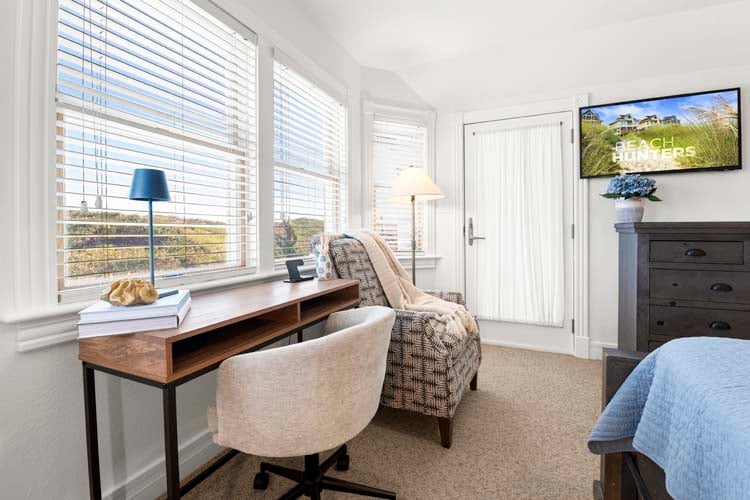 1st Floor King with Private Bath