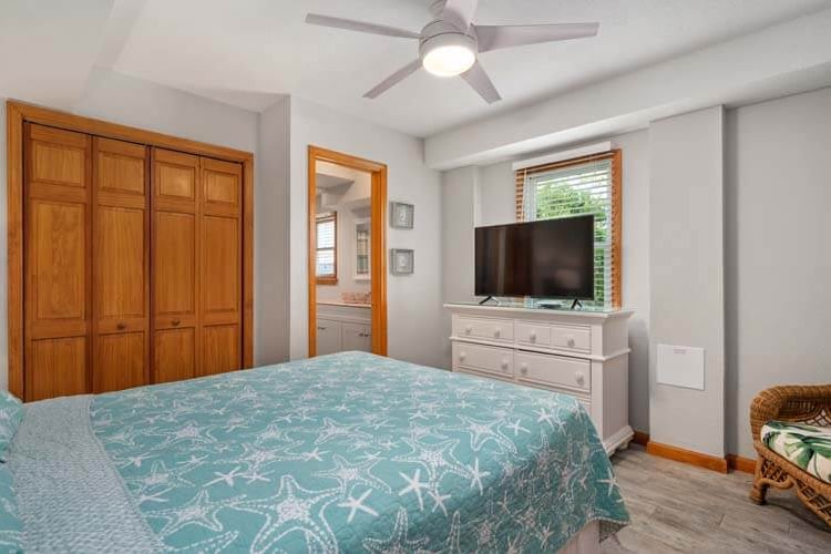 Ground Floor Queen with Private Bath