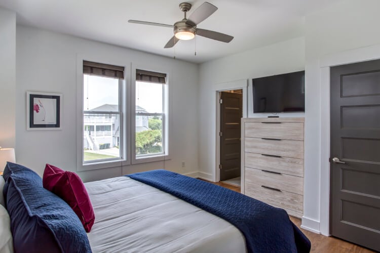 2nd Floor King with Private Bath