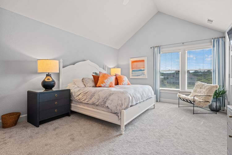 Top Floor King with Private Bath