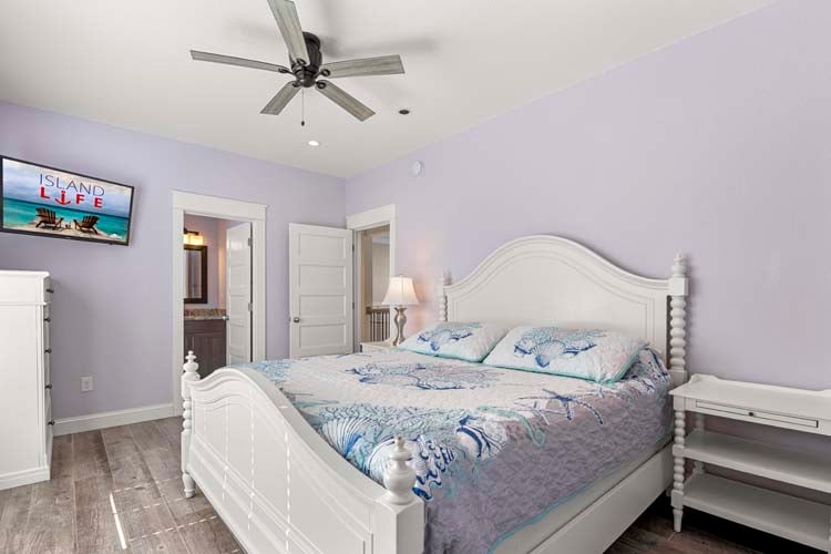 1st Floor King with Private Bath (6)