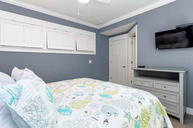 1st Floor King with Private Bath