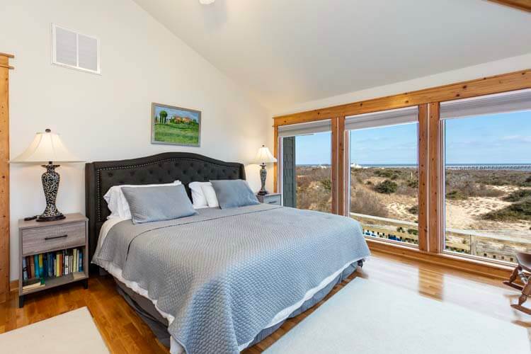 1st Floor King with Shared Bath