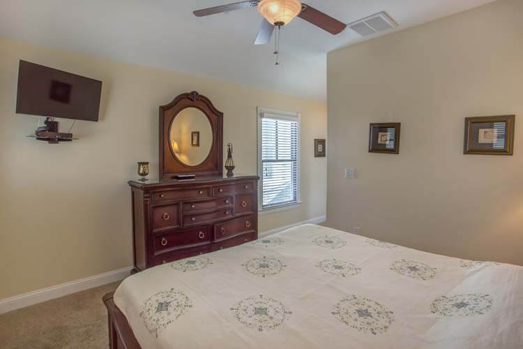 2nd Floor King with Private Bath