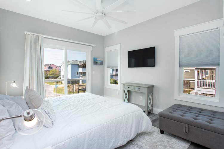 1st Floor King with Private Bath