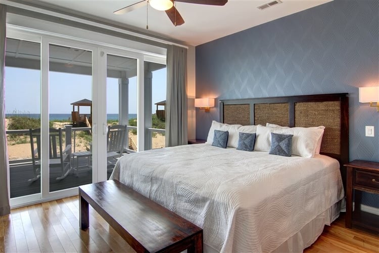 1st Floor King with Private Bath