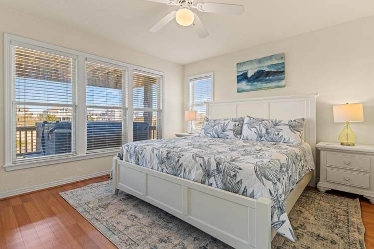 1st Floor King with Private Bath