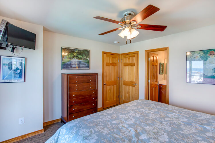 1st Floor King with Private Bath