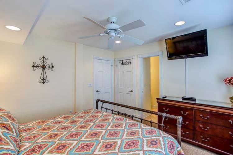 Ground Floor King with Private Bath