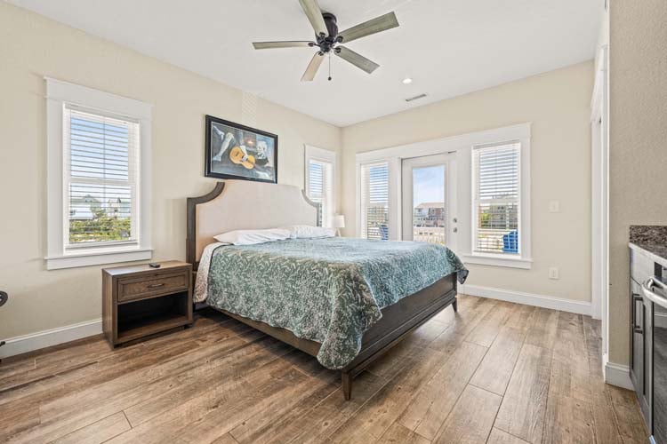 1st Floor King with Private Bath (4)