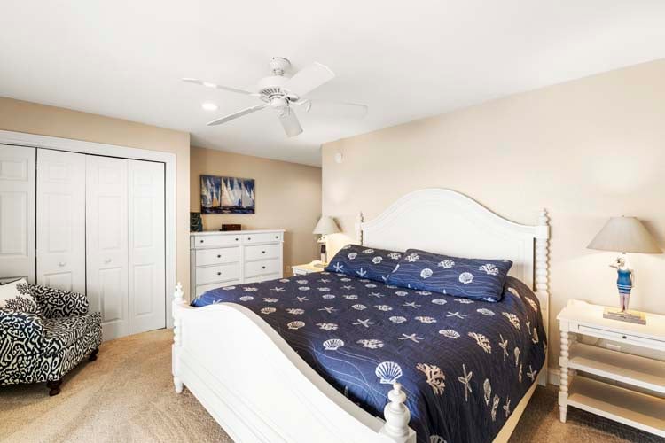1st Floor King with Private Bath