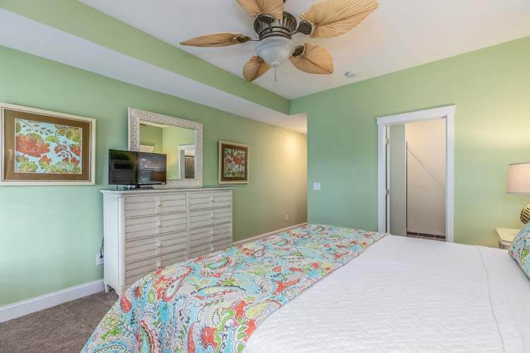 1st Floor King with Private Bath