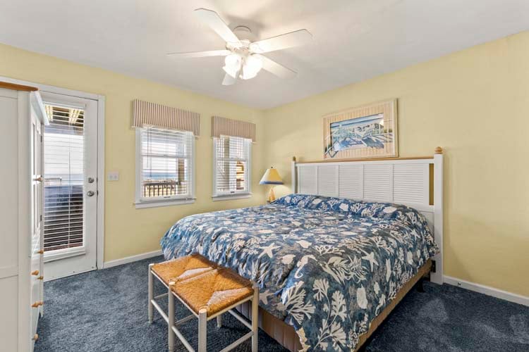 1st Floor Oceanside King with Private Bath