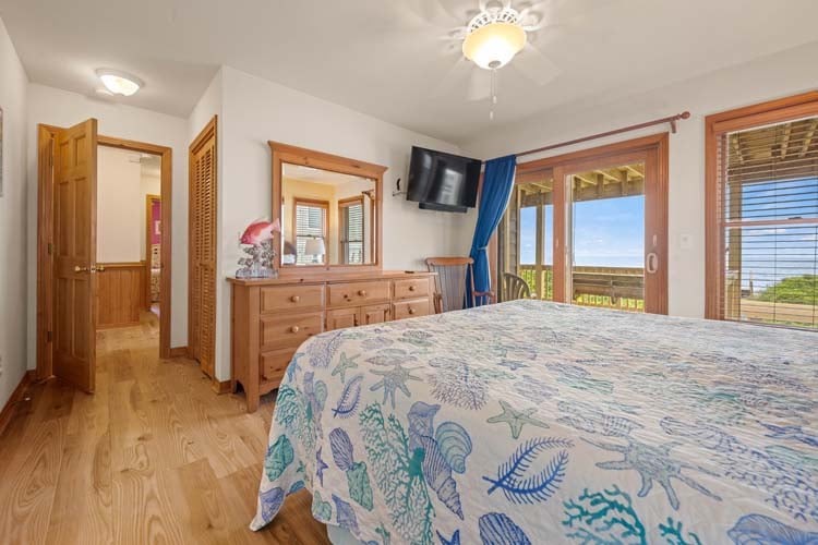 1st Floor King with Private Bath