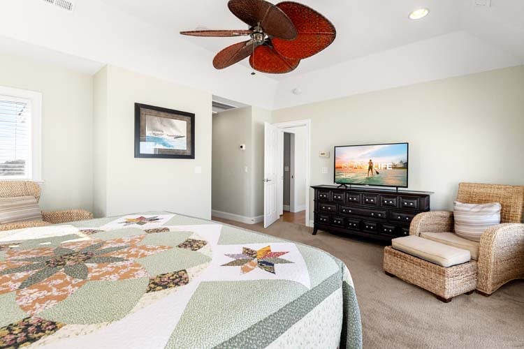 2nd Floor King with Private Bath