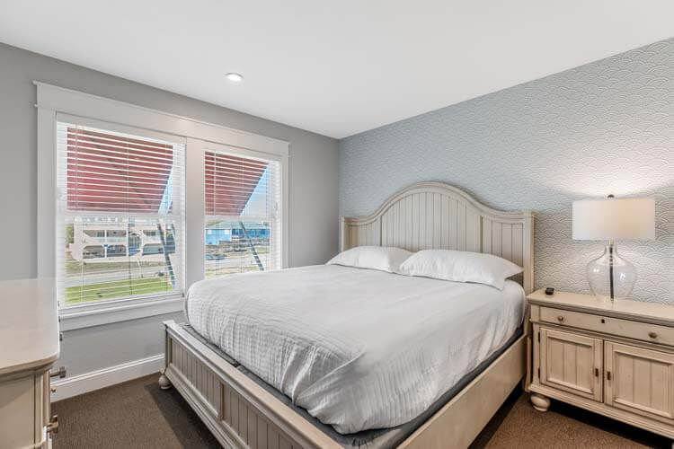 1st Floor King with Shared Bath