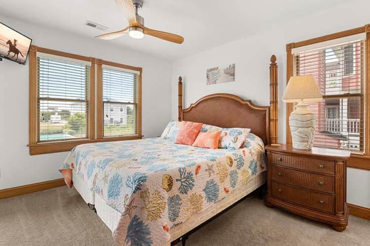 1st Floor King with Private Bath