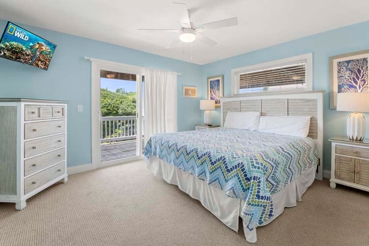 1st Floor King with Private Bath