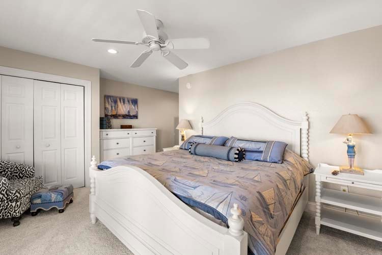 1st Floor King with Private Bath