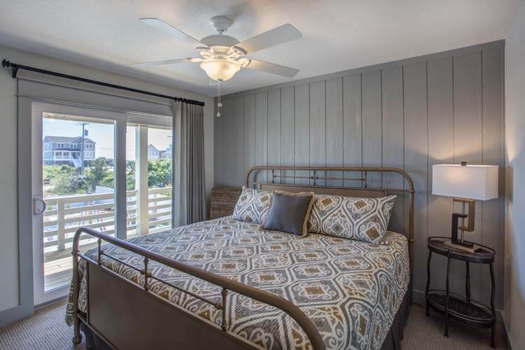 1st Floor King with Private Bath