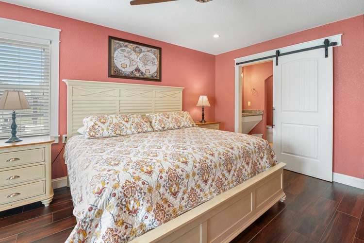 Ground Floor King with Private Bath (13)