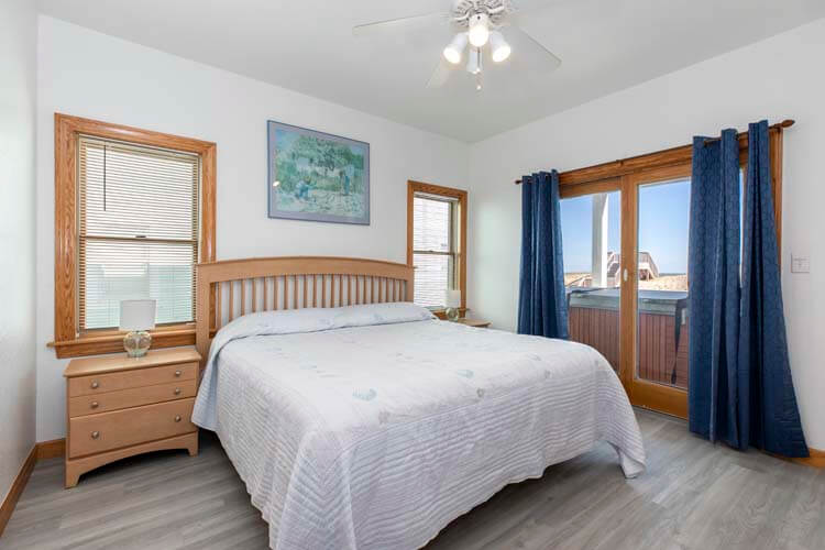 1st Floor Oceanside King with Private Bath