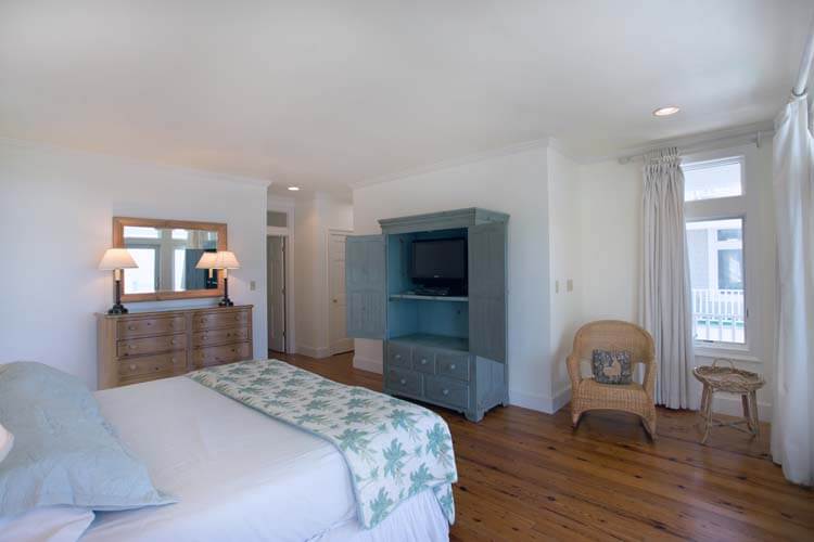 1st Floor King with Private Bath