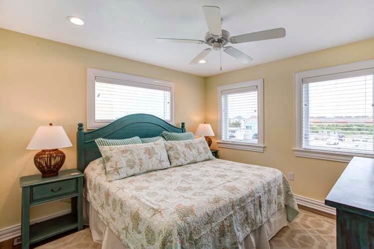 1st Floor NW King with Private Bath