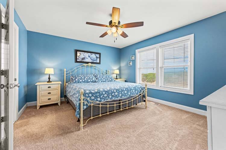 1st Floor King with Private Bath