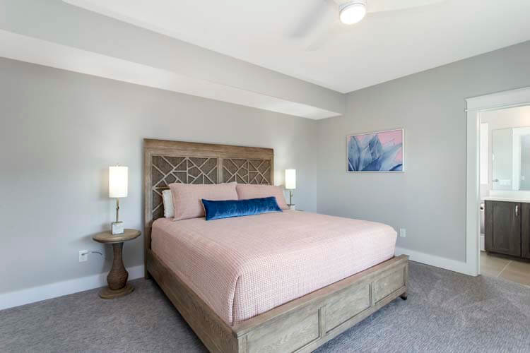 1st Floor King with Private Bath