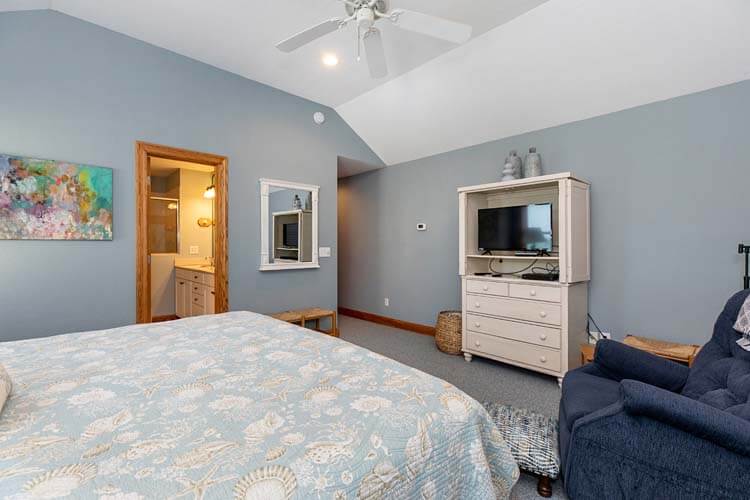 2nd Floor King with Private Bath