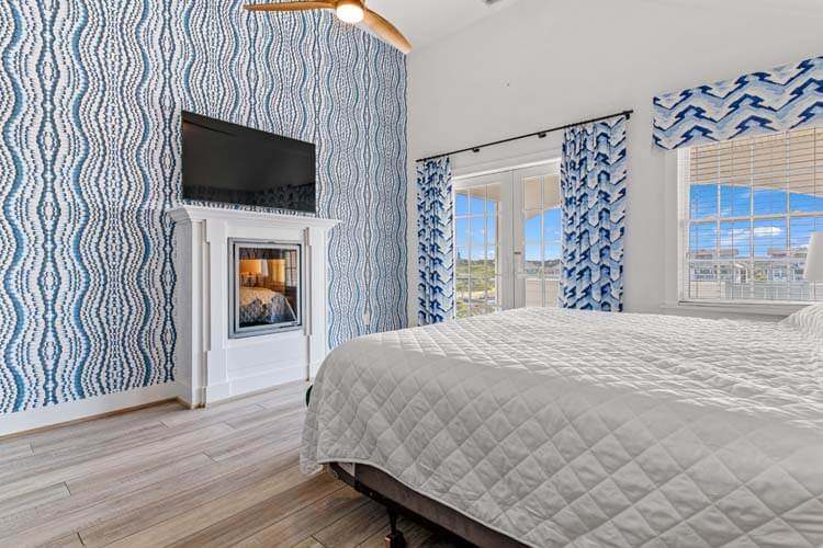 2nd Floor King with Private Bath