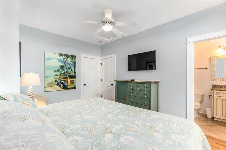 2nd Floor King with Private Bath