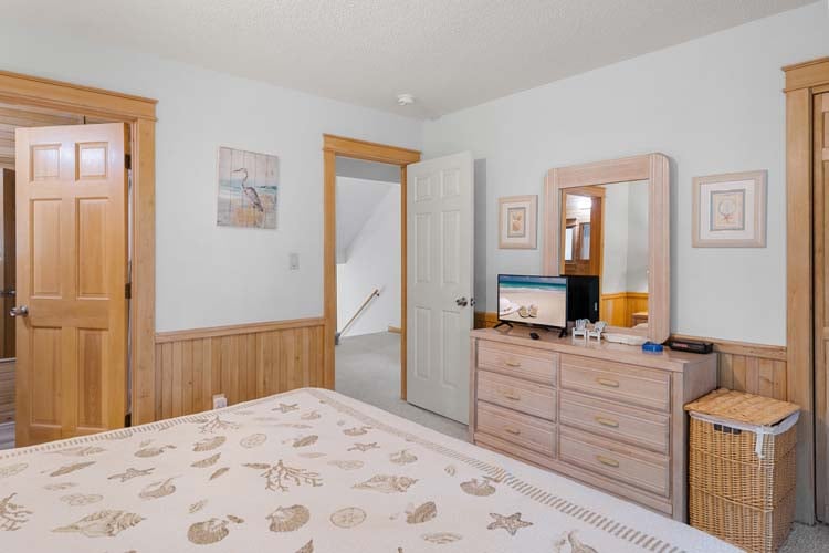 1st Floor King with Private Bath