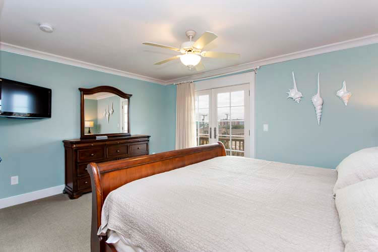 2nd Floor King with Private Bath