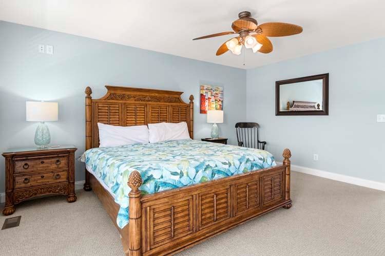 1st Floor King with Shared Bath