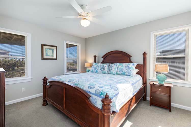 1st Floor King Bedroom