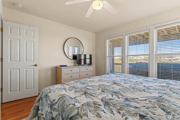 1st Floor King with Private Bath