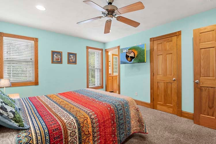 1st Floor Queen with Private Bath