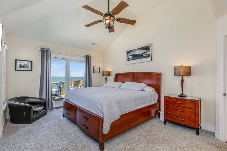 2nd Floor King with Private Bath