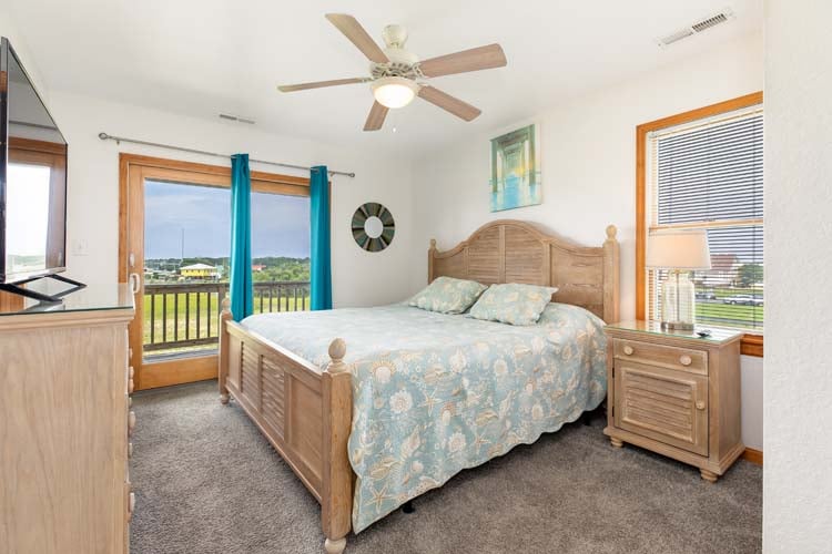 2nd Floor King with Private Bath