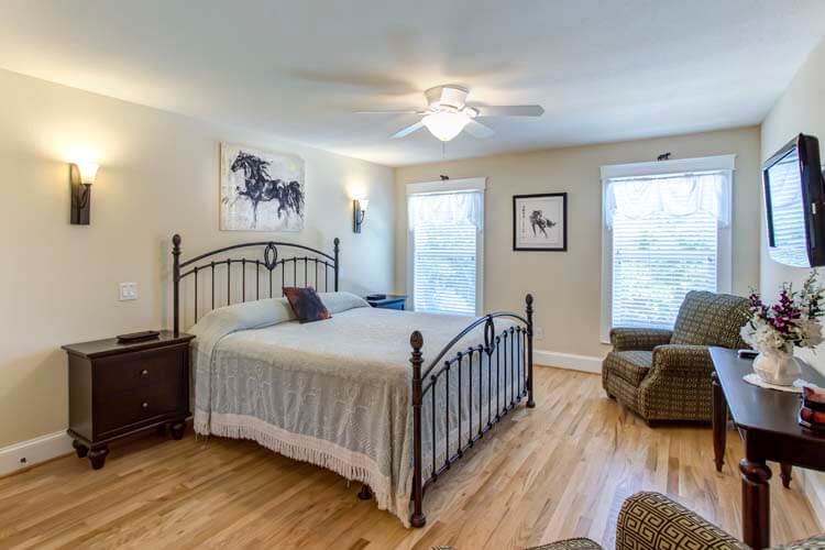 1st Floor King with Private Bath